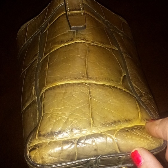 Dooney Bourke alligator embossed leather shoulder bag - Picture 8 of 8